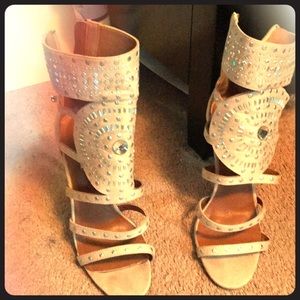 Beige sandals with heel